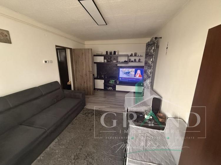 Apartament cu 2 camere semidecomandat, mobilat în Semicentral