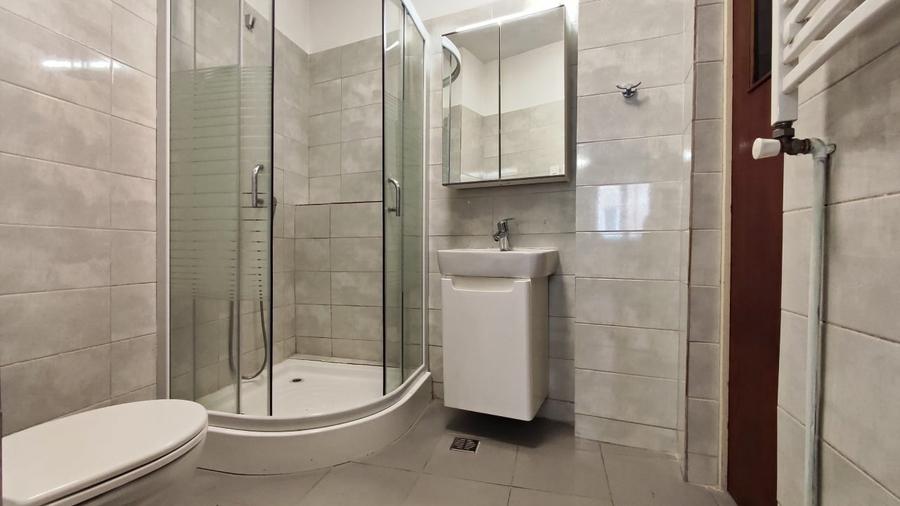 Casă individuală cu 6 camere cu Canalizare în Decebal