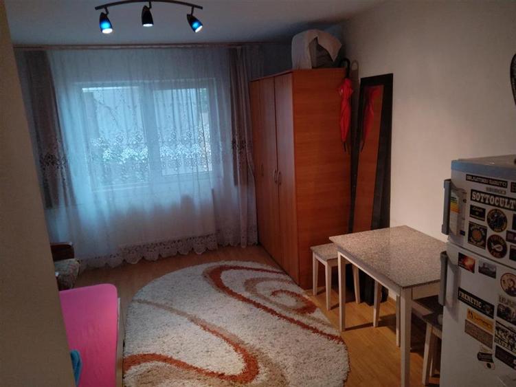 Garsonieră semidecomandată în Aradului