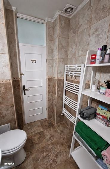 Apartament cu 3 camere semidecomandat în Turnișor