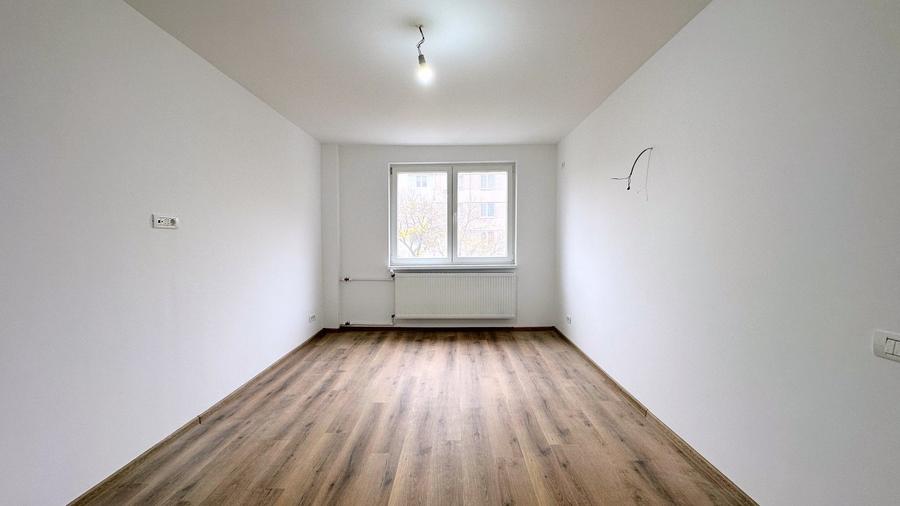 Apartament cu 3 camere semidecomandat în Crângași