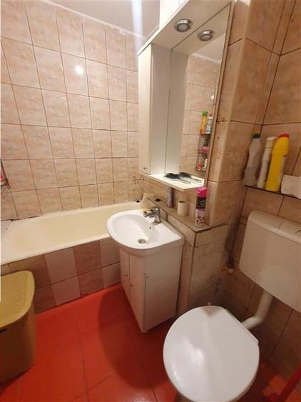 Apartament cu 2 camere decomandat, mobilat în Tei