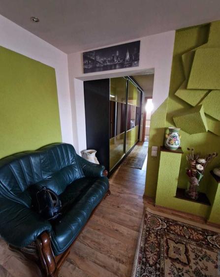 Apartament cu 3 camere decomandat în Nufărul