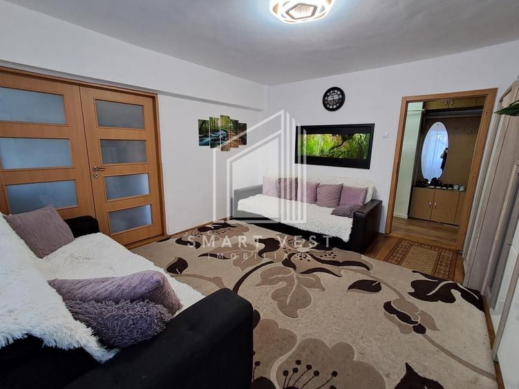 Apartament cu 3 camere semidecomandat, mobilat în Micro 16