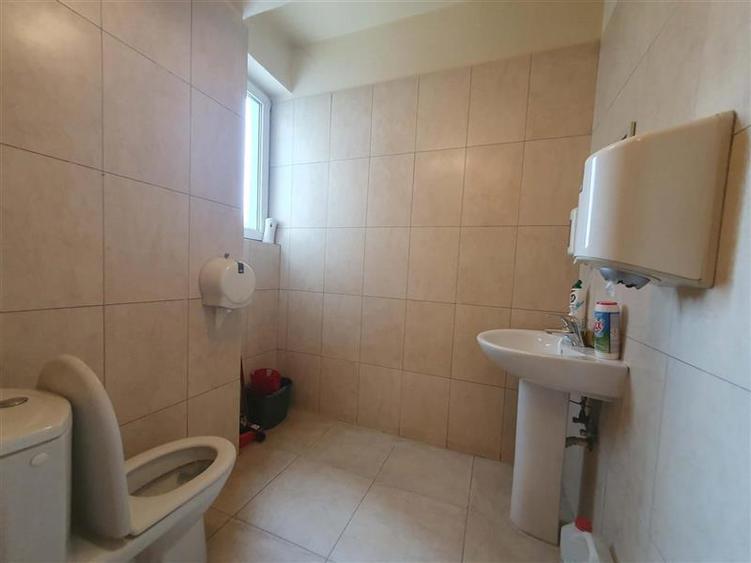 Apartament cu 3 camere decomandat, mobilat în Fabric