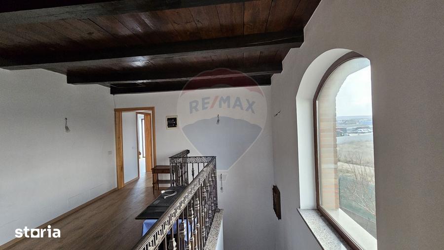 Casă cu 5 camere cu Teren 840 Mp în Șcheia