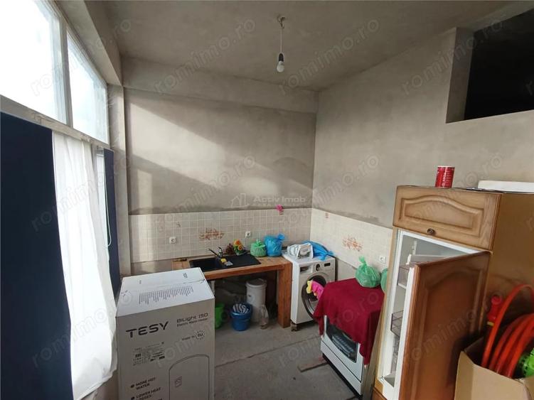 Casă cu 8 camere cu Teren 4 Mp în Măcești