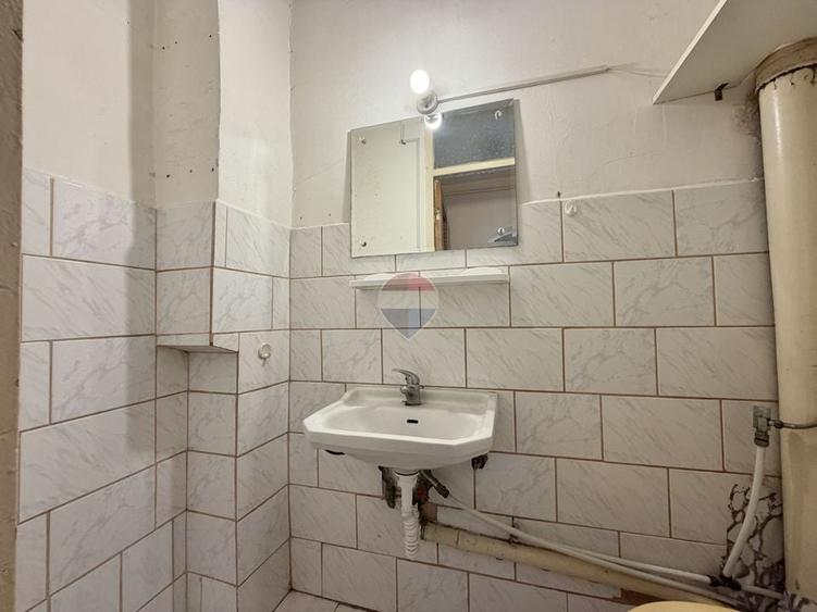 Apartament cu 3 camere semidecomandat în Iancului
