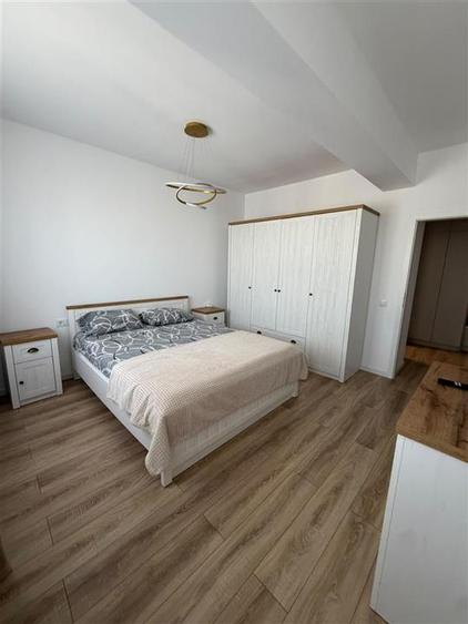 Apartament cu 2 camere decomandat, mobilat în Tractorul