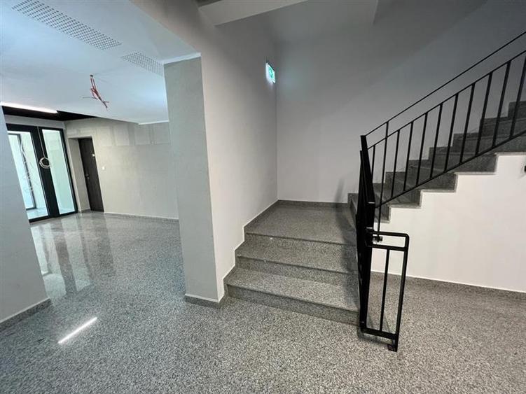 Apartament cu 3 camere decomandat în Rahova