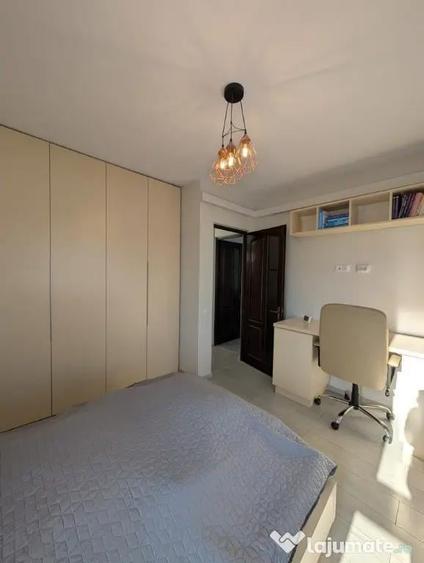 Apartament cu 3 camere semidecomandat în Florești
