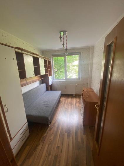 Apartament cu 4 camere decomandat în Titan