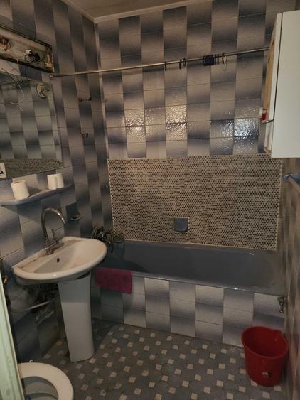 Apartament cu 3 camere semidecomandat în 1 Mai