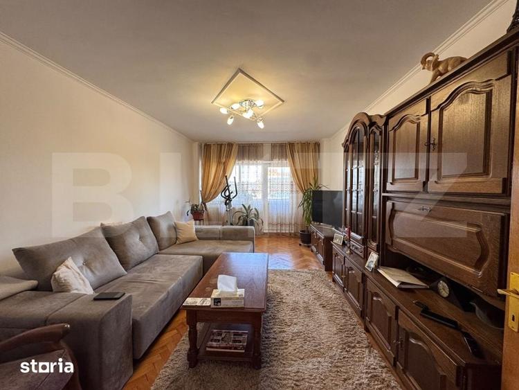 Apartament cu 3 camere decomandat în Micro 11