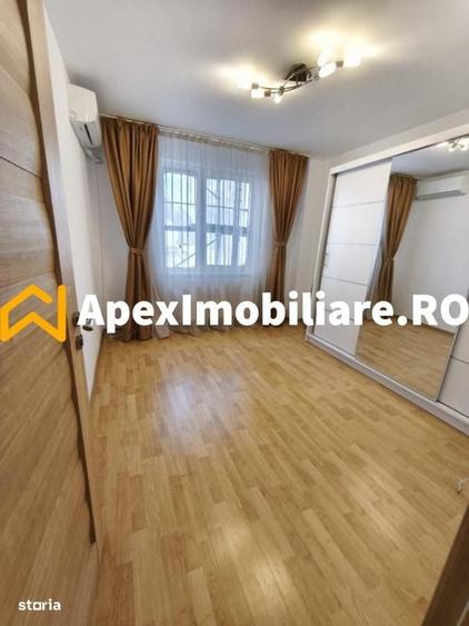 Apartament cu 3 camere semidecomandat în Costin Georgian