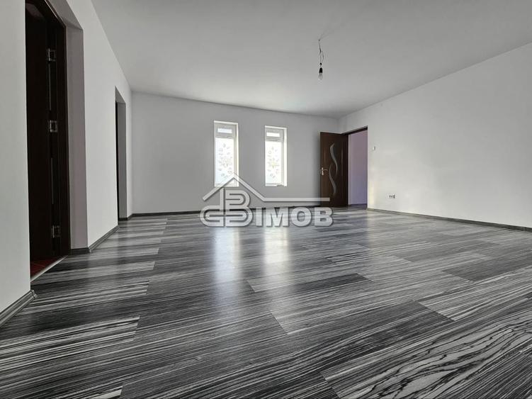Casă cu 2 camere cu Canalizare în Central