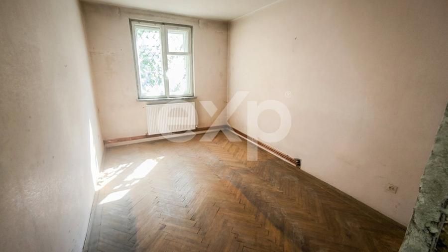 Apartament cu 4 camere decomandat în Central