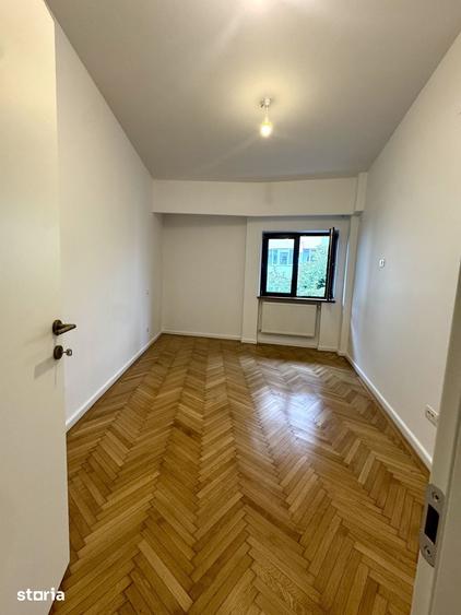 Apartament cu 3 camere în Centrul Civic