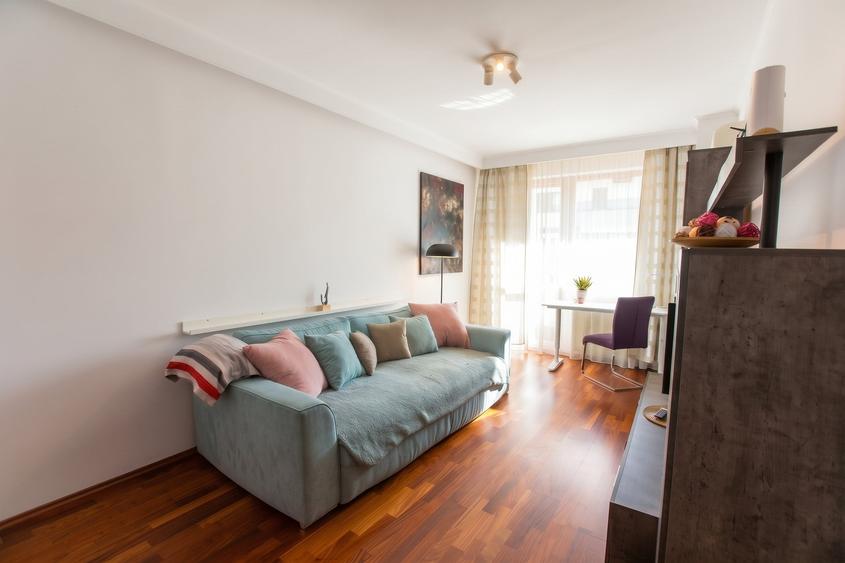 Apartament cu 2 camere semidecomandat, mobilat în Sisești