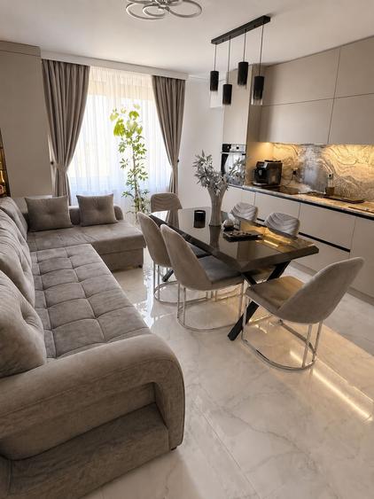 Apartament cu 3 camere decomandat în Exterior Vest