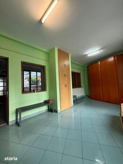 Casă cu 6 camere cu Teren 730 Mp în Central