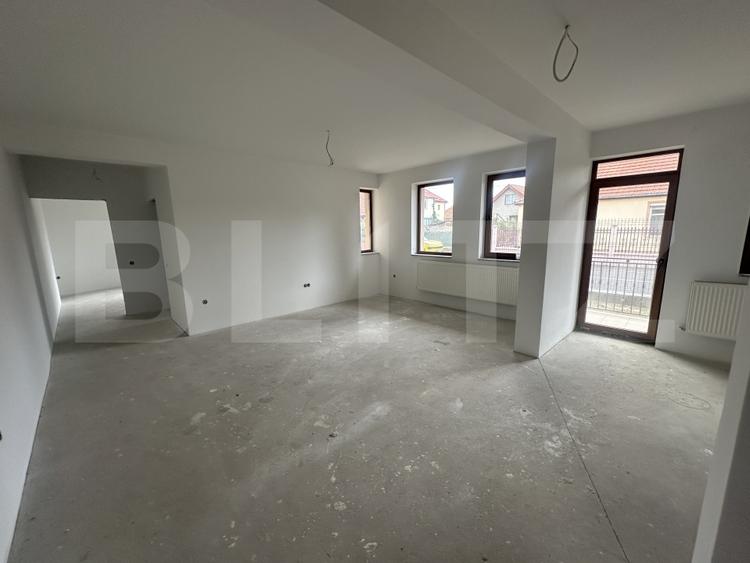 Apartament cu 3 camere semidecomandat în Aurel Vlaicu