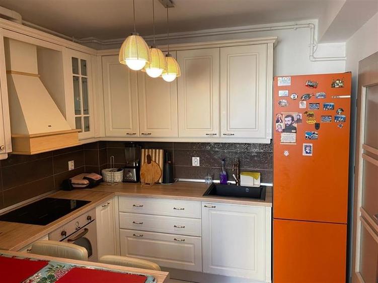 Apartament cu 3 camere decomandat, mobilat în Calea Călărașilor