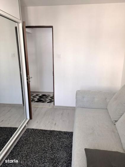 Apartament cu 3 camere în Craiovița Nouă