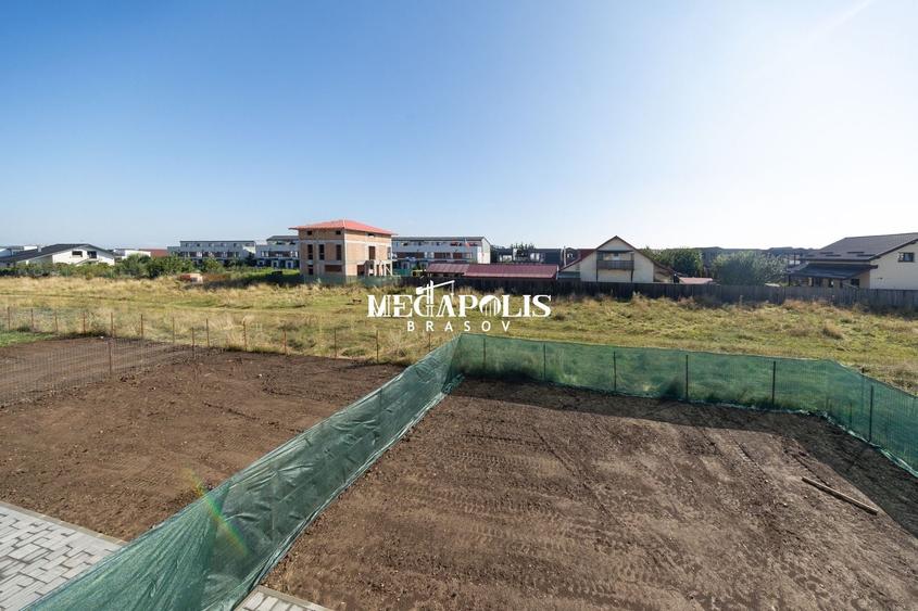 Duplex cu 4 camere cu Canalizare în Sânpetru