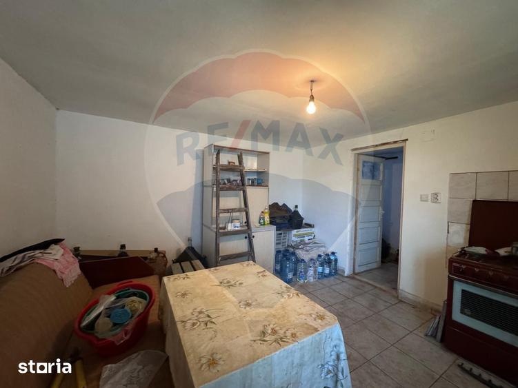 Casă cu 2 camere cu Teren 1172 Mp în Zădăreni