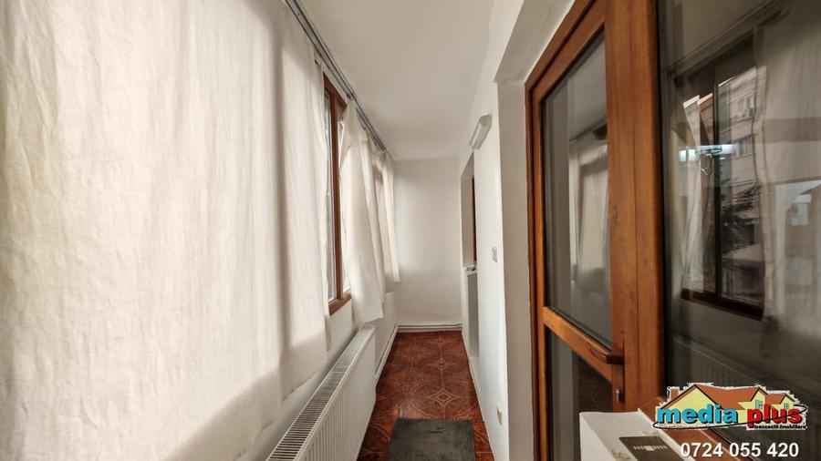 Apartament cu 4 camere decomandat în I. C. Frimu