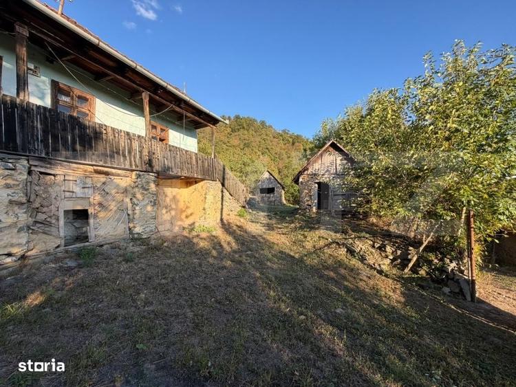 Casa de vanzare cu priveliste frumoasa si teren - 4