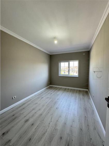 Duplex cu 5 camere cu Canalizare în Chișoda