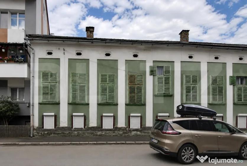 Apartament cu 3 camere semidecomandat în Ultracentral