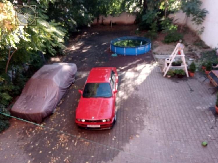 Casă individuală cu 12 camere cu Canalizare în Tineretului