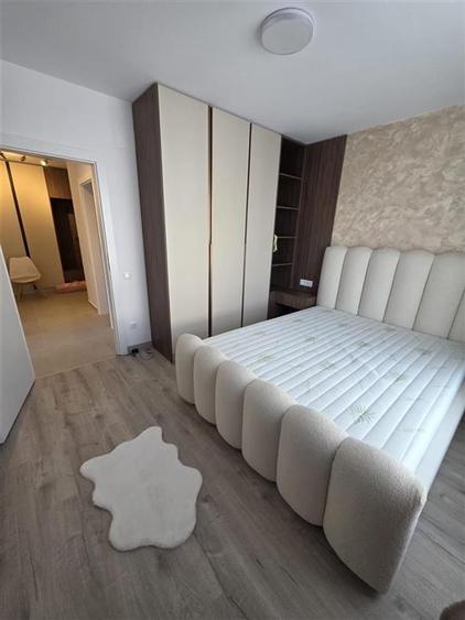 Apartament cu 2 camere decomandat în Tractorul
