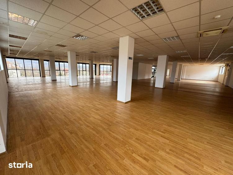 Spațiu comercial, de 600 mp, în Traian