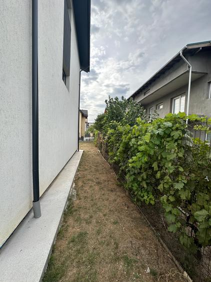 Casă individuală cu 6 camere cu Canalizare în Dobroești