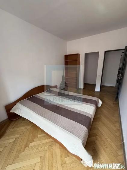 Apartament cu 3 camere decomandat în Centrul Istoric