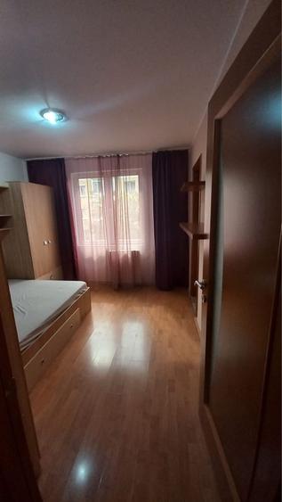 Apartament cu 3 camere semidecomandat în Olteniței