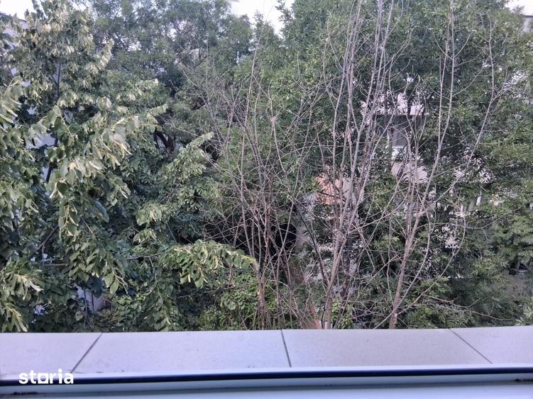 Apartament cu 3 camere decomandat în Titan