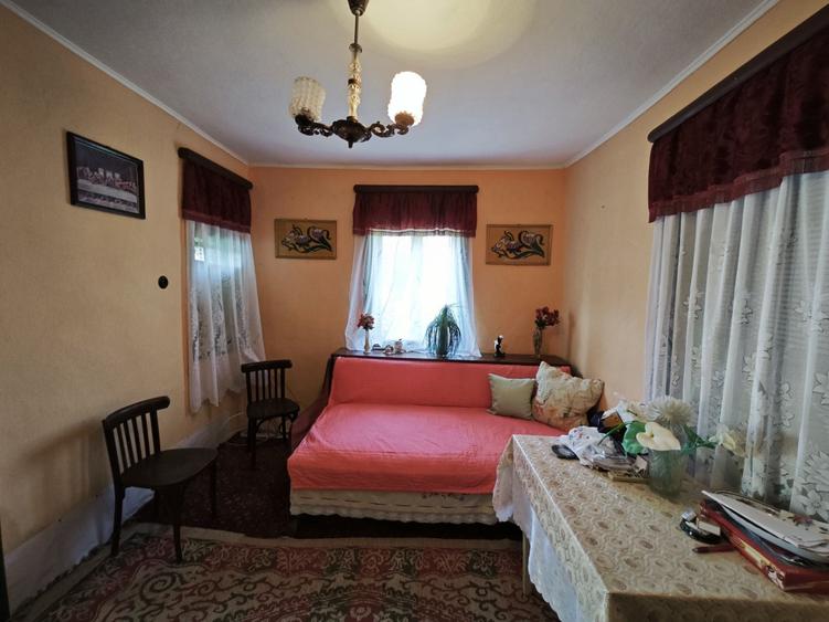 Casă cu 4 camere în Romanu