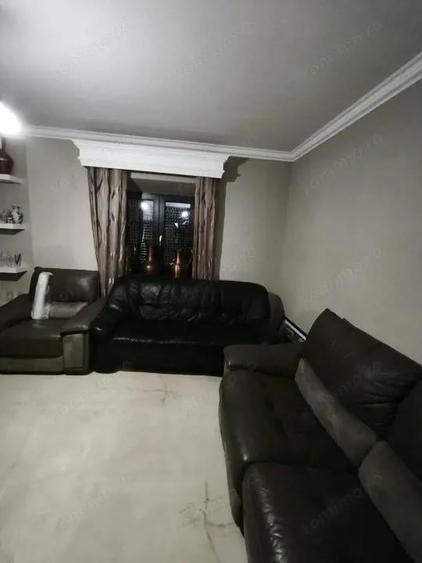 Casă cu 8 camere cu Teren 750 Mp în Central