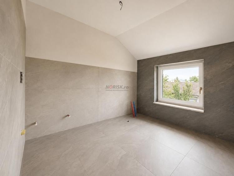 Casă cu 4 camere cu Teren 2143 Mp în Central