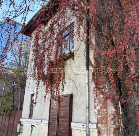 Casă cu 3 camere cu Teren 100 Mp în Unirii