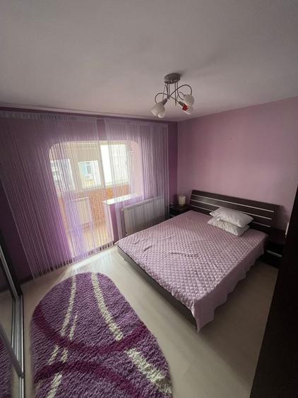 Apartament cu 3 camere decomandat, mobilat în Faleza Nord