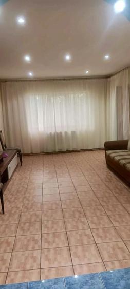 Apartament cu 4 camere decomandat în Vlădeni