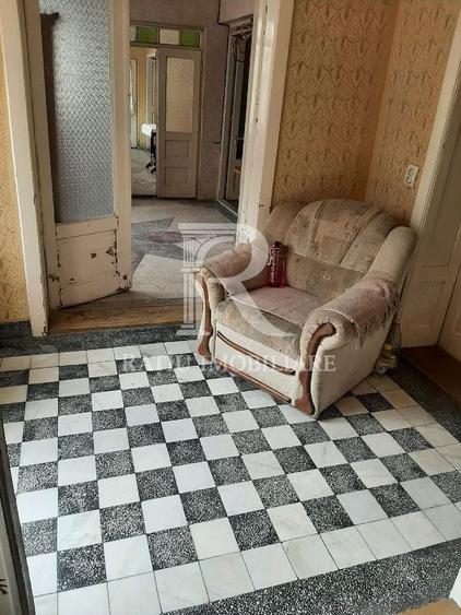 Casă individuală cu 4 camere cu Canalizare în Central