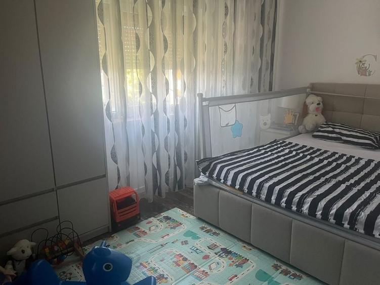 Apartament cu 2 camere semidecomandat în Rovine