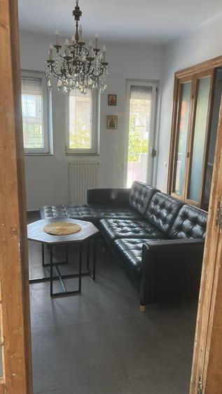 Apartament cu 3 camere semidecomandat în P-ța Dorobanți